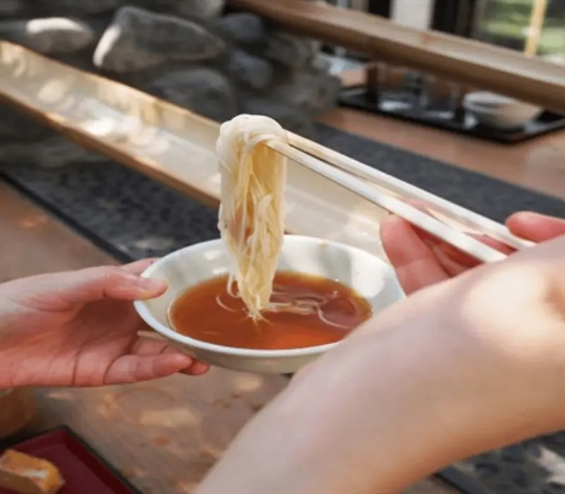 Nagashi Somen: M&oacute;n m&igrave; độc đ&aacute;o v&agrave; thanh nh&atilde; của Nhật Bản 7