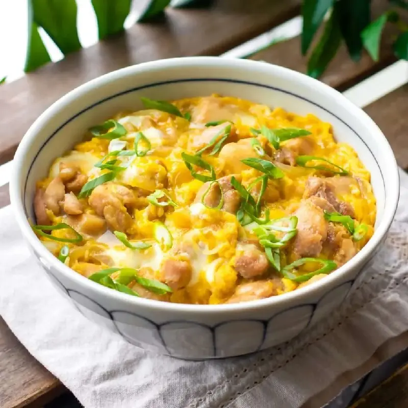 Oyakodon l&agrave; g&igrave;? M&oacute;n cơm g&agrave; trứng đặc biệt trong ẩm thực Nhật Bản 3