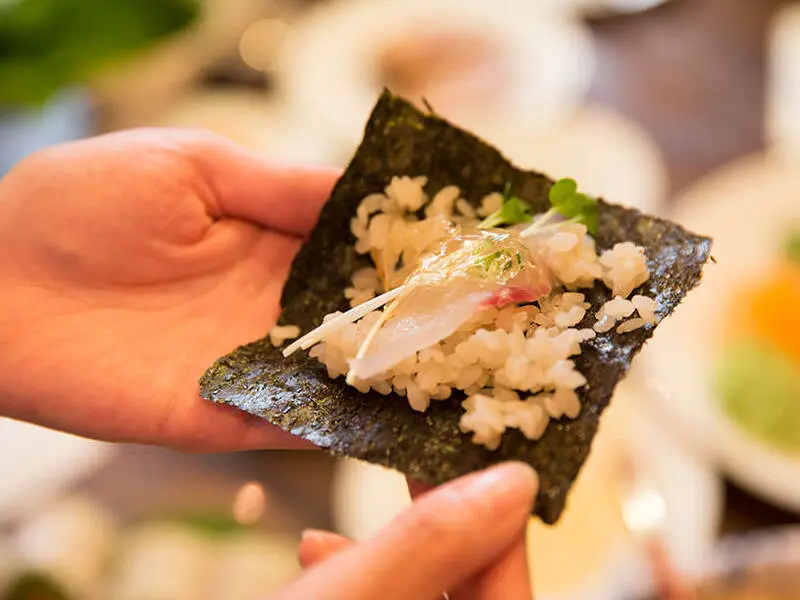 Temaki: M&oacute;n sushi cuộn tay hấp dẫn của Nhật Bản 4