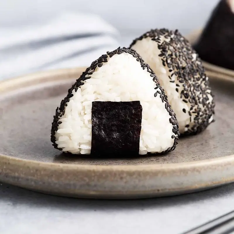 T&igrave;m hiểu m&oacute;n cơm nắm Onigiri quốc d&acirc;n của Nhật Bản 3