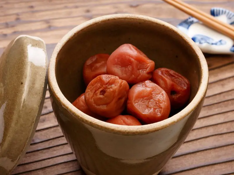 Umeboshi: M&oacute;n mơ muối chua chua mặn mặn khiến bạn u m&ecirc; 4