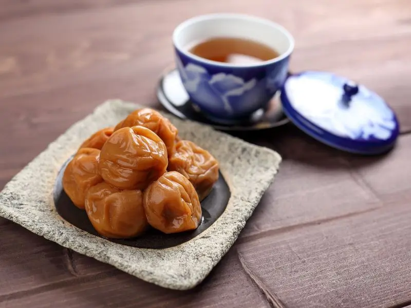 Umeboshi: M&oacute;n mơ muối chua chua mặn mặn khiến bạn u m&ecirc; 7