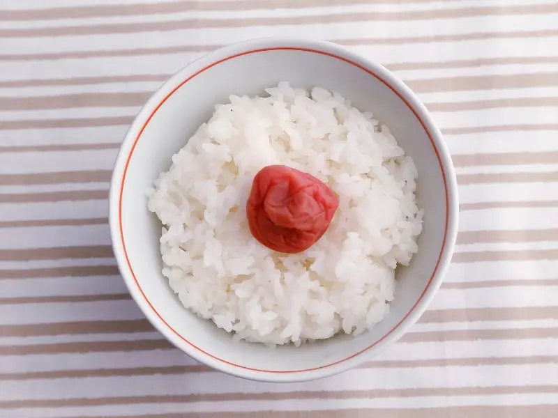Umeboshi: M&oacute;n mơ muối chua chua mặn mặn khiến bạn u m&ecirc; 9