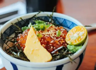 Donburi: Bát cơm gói trọn tinh hoa của ẩm thực xứ Phù Tang