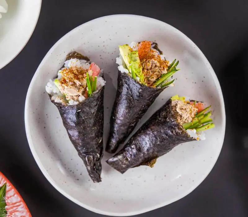 Temaki: Món sushi cuộn tay hấp dẫn của Nhật Bản
