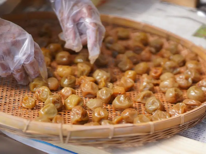 Umeboshi: Món mơ muối chua chua mặn mặn khiến bạn u mê