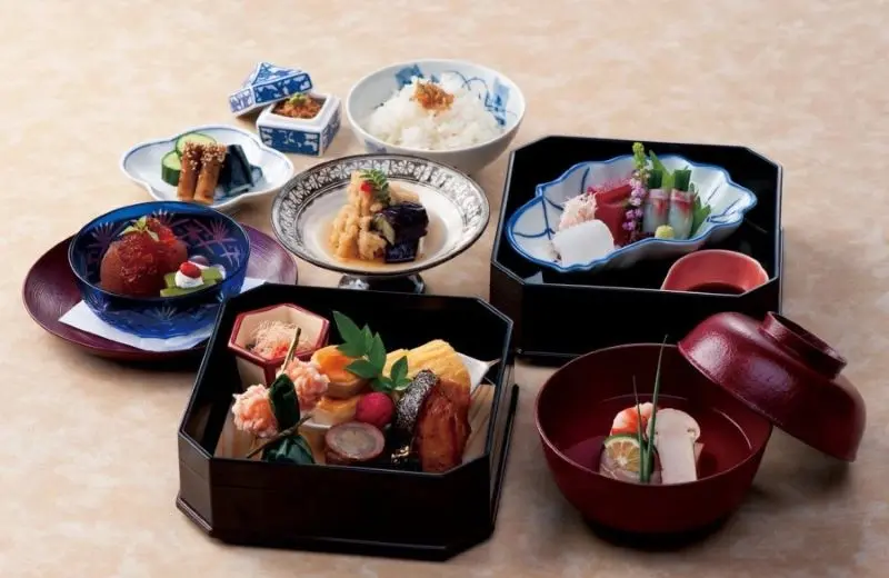 Du lịch Hakone: Vẻ đẹp mộc mạc ẩn m&igrave;nh dưới ch&acirc;n d&atilde;y Ph&uacute; Sĩ 16