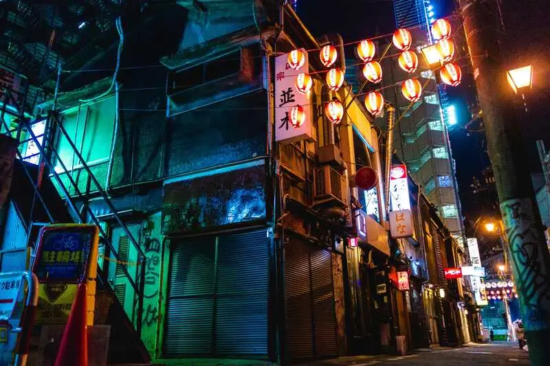 Giao lộ Shibuya biểu tượng cho nhịp sống s&ocirc;i động ở Tokyo Nhật Bản 12