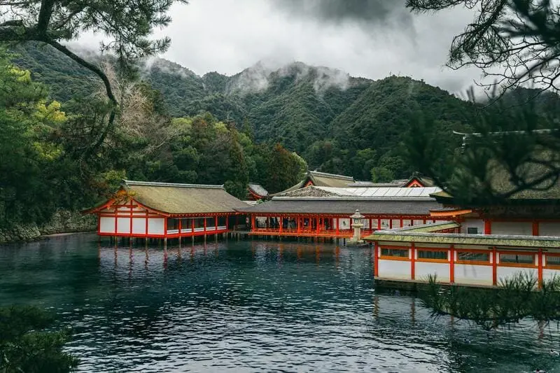Shinto (Thần Đạo): T&ocirc;n gi&aacute;o bản địa gắn với tinh thần Nhật Bản 3
