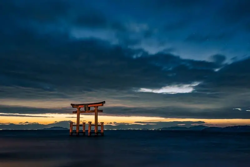 Shinto (Thần Đạo): T&ocirc;n gi&aacute;o bản địa gắn với tinh thần Nhật Bản 2