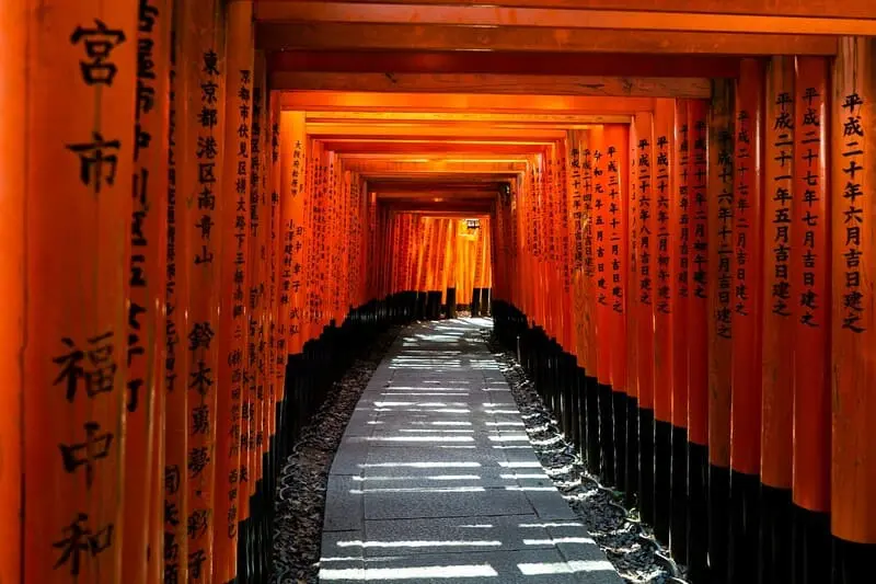 Shinto (Thần Đạo): T&ocirc;n gi&aacute;o bản địa gắn với tinh thần Nhật Bản 7