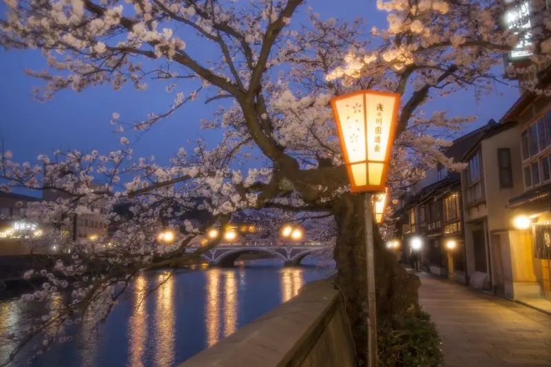 Th&agrave;nh phố Kanazawa, nơi &ocirc;m ấp nhiều n&eacute;t đẹp cổ k&iacute;nh pha lẫn hiện đại 13