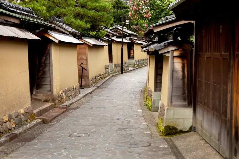 Th&agrave;nh phố Kanazawa, nơi &ocirc;m ấp nhiều n&eacute;t đẹp cổ k&iacute;nh pha lẫn hiện đại 14