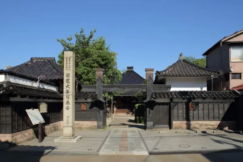 Th&agrave;nh phố Kanazawa, nơi &ocirc;m ấp nhiều n&eacute;t đẹp cổ k&iacute;nh pha lẫn hiện đại 11