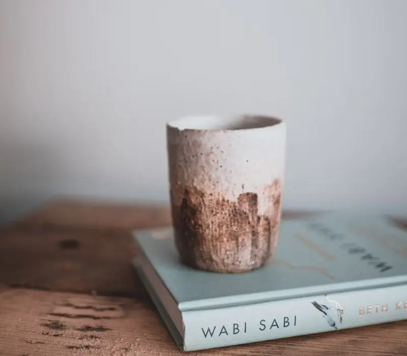 Wabi Sabi: Khi c&aacute;i đẹp nằm trong sự cũ kỹ, rạn vỡ v&agrave; mộc mạc 2