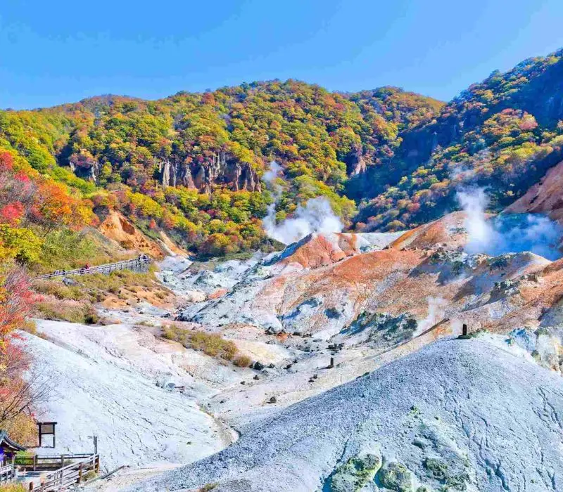 Noboribetsu, thị trấn suối nước nóng Địa ngục tại Hokkaido