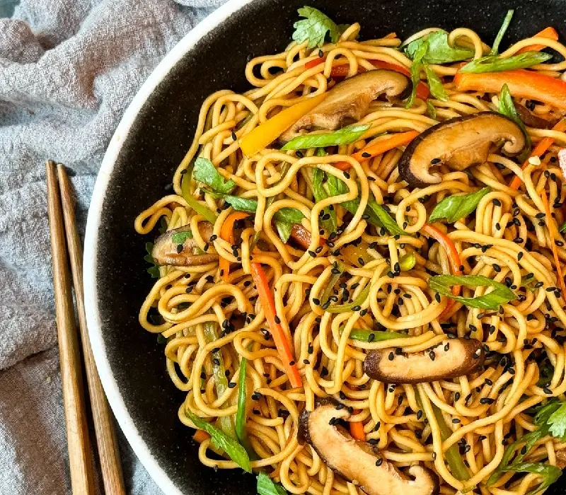 Yakisoba là gì? Cách chế biến và hương vị của món mì Nhật Bản