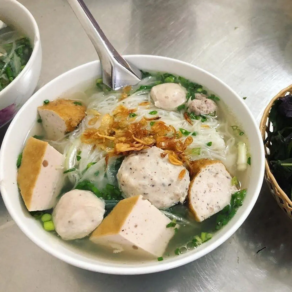 B&uacute;n mọc th&igrave; đ&acirc;u cũng c&oacute;, nhưng đến Ninh B&igrave;nh phải ăn B&uacute;n mọc Kim Sơn! 3