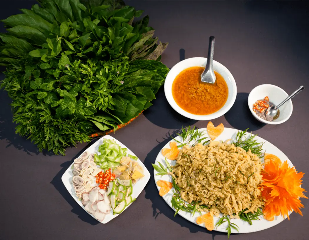 Gh&eacute; ngay nh&agrave; h&agrave;ng Vũ Bảo Ninh B&igrave;nh để thưởng thức đặc sản của cố đ&ocirc; 4