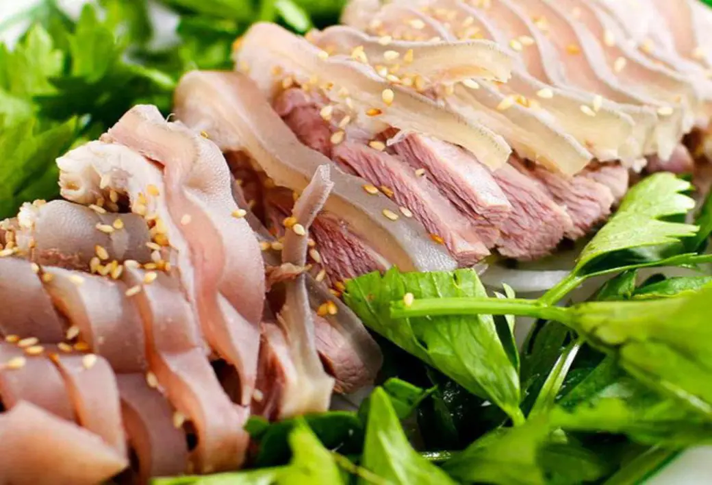 Gh&eacute; ngay nh&agrave; h&agrave;ng Vũ Bảo Ninh B&igrave;nh để thưởng thức đặc sản của cố đ&ocirc; 6