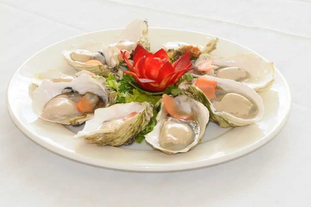 Gh&eacute; ngay nh&agrave; h&agrave;ng Vũ Bảo Ninh B&igrave;nh để thưởng thức đặc sản của cố đ&ocirc; 3
