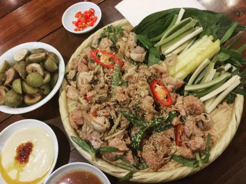 Qu&aacute;n d&ecirc; Ch&iacute;nh Thư - Kh&ocirc;ng gian ẩm thực độc đ&aacute;o v&ugrave;ng n&uacute;i Ninh B&igrave;nh 7