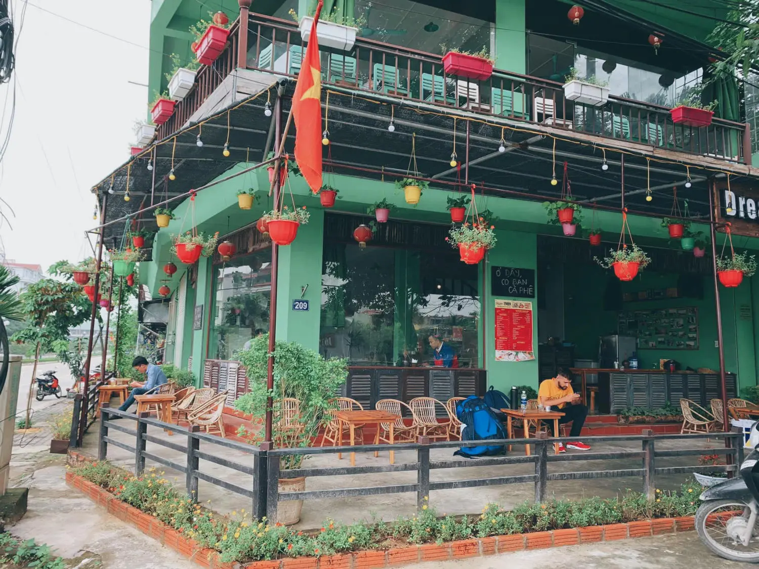 Dream 1989 Cafe - Quán cà phê sách yên bình giữa lòng thành phố