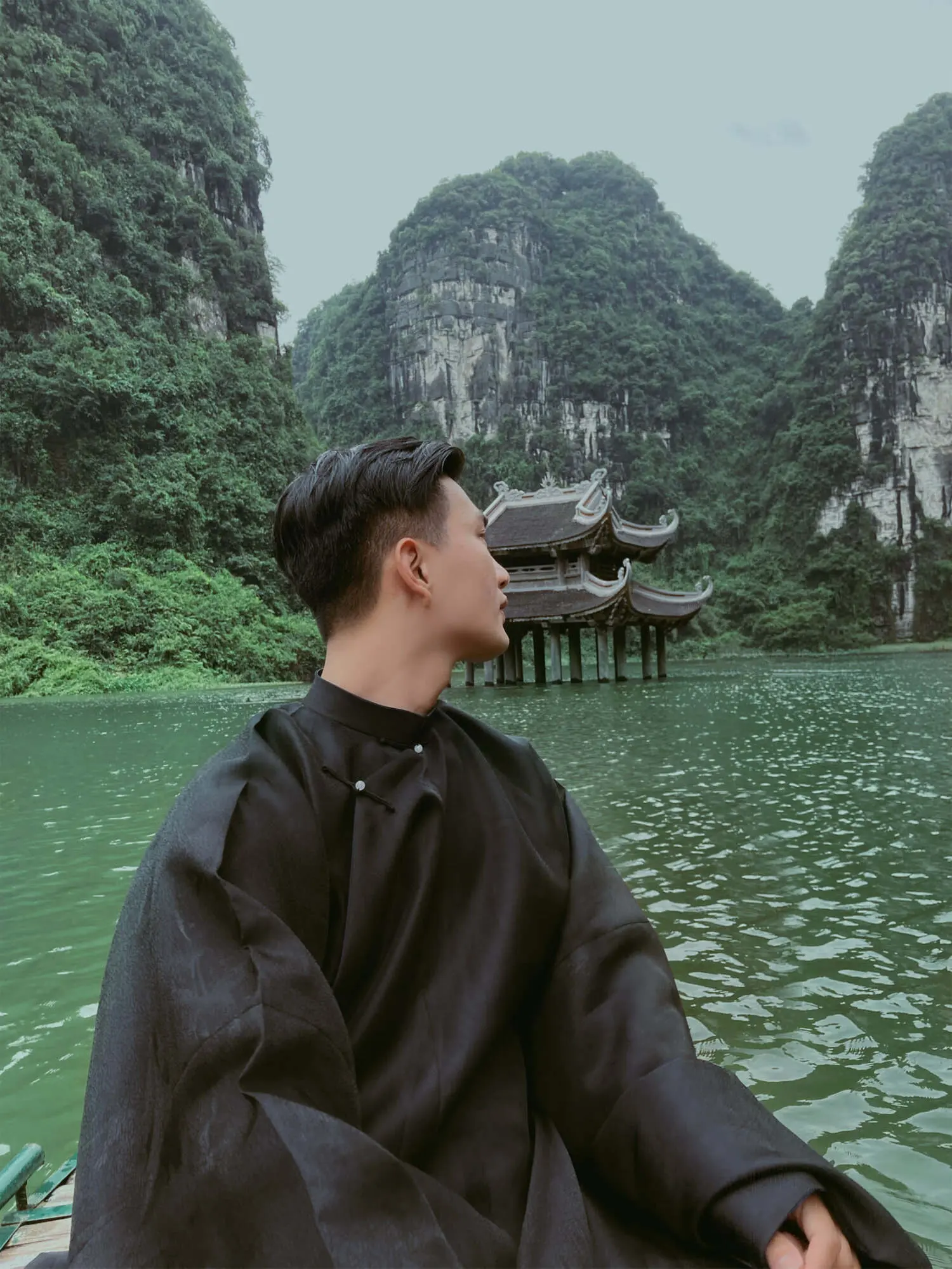 Check-in Ninh B&igrave;nh c&ugrave;ng Tr&iacute; Nguyễn, ch&agrave;ng trai đam m&ecirc; cổ phục Việt 5
