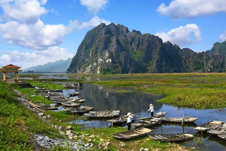 Đầm V&acirc;n Long Ninh B&igrave;nh mang theo vẻ đẹp kỳ vĩ như một bức tranh 2