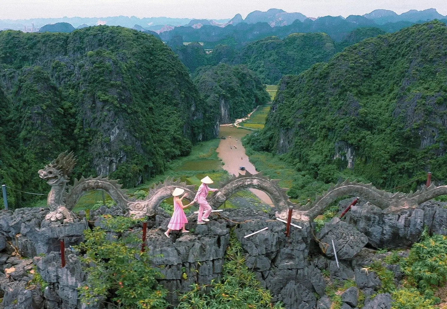 Hang M&uacute;a đẹp cực ngọt ng&agrave;o trong bộ ảnh couple của c&ocirc; n&agrave;ng Ha Trinh 3