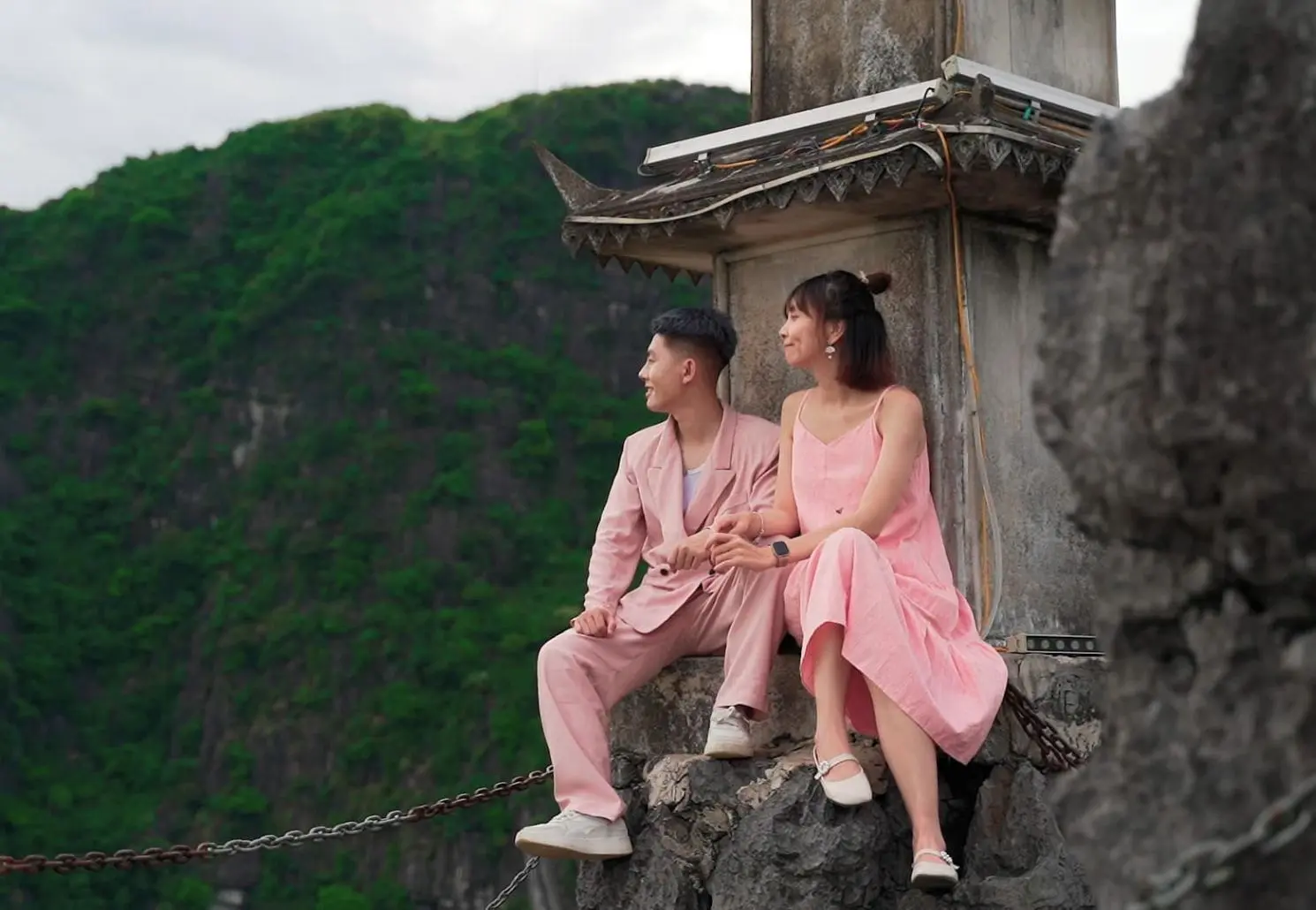 Hang M&uacute;a đẹp cực ngọt ng&agrave;o trong bộ ảnh couple của c&ocirc; n&agrave;ng Ha Trinh 5