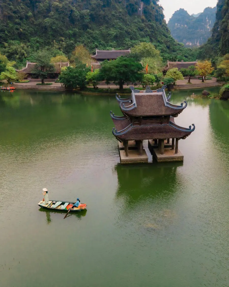 Kh&aacute;m ph&aacute; Tr&agrave;ng An tuyệt sắc dưới lăng k&iacute;nh của Rọt 2
