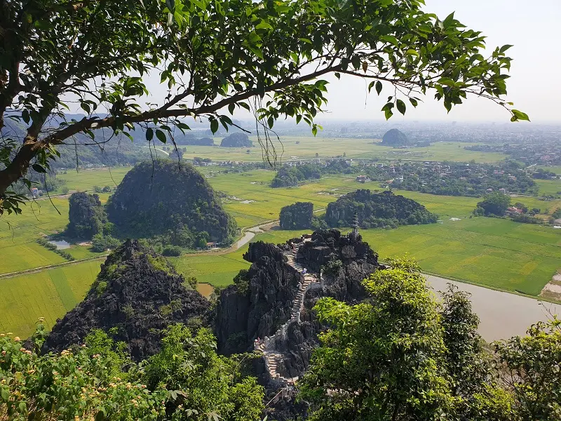 Theo chân MIA.vn review kinh nghiệm đi Ninh Bình từ Hải Dương