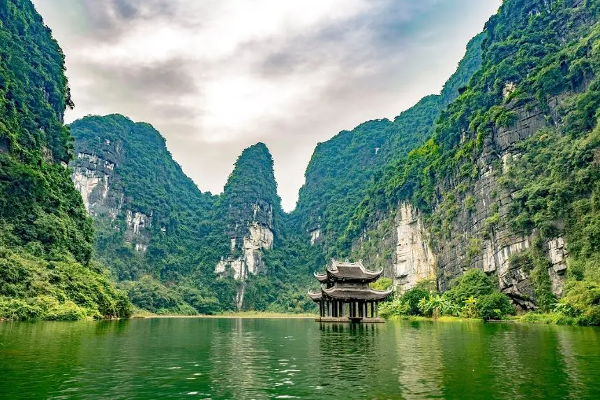 Lưu ngay lịch tr&igrave;nh du lịch Ninh B&igrave;nh tự t&uacute;c từ TP.HCM cho người đi lần đầu 4