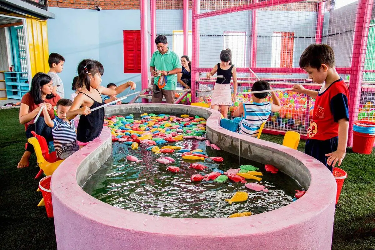 Kh&aacute;m ph&aacute; kh&ocirc;ng gian độc đ&aacute;o tại Coffee Container cafe 3