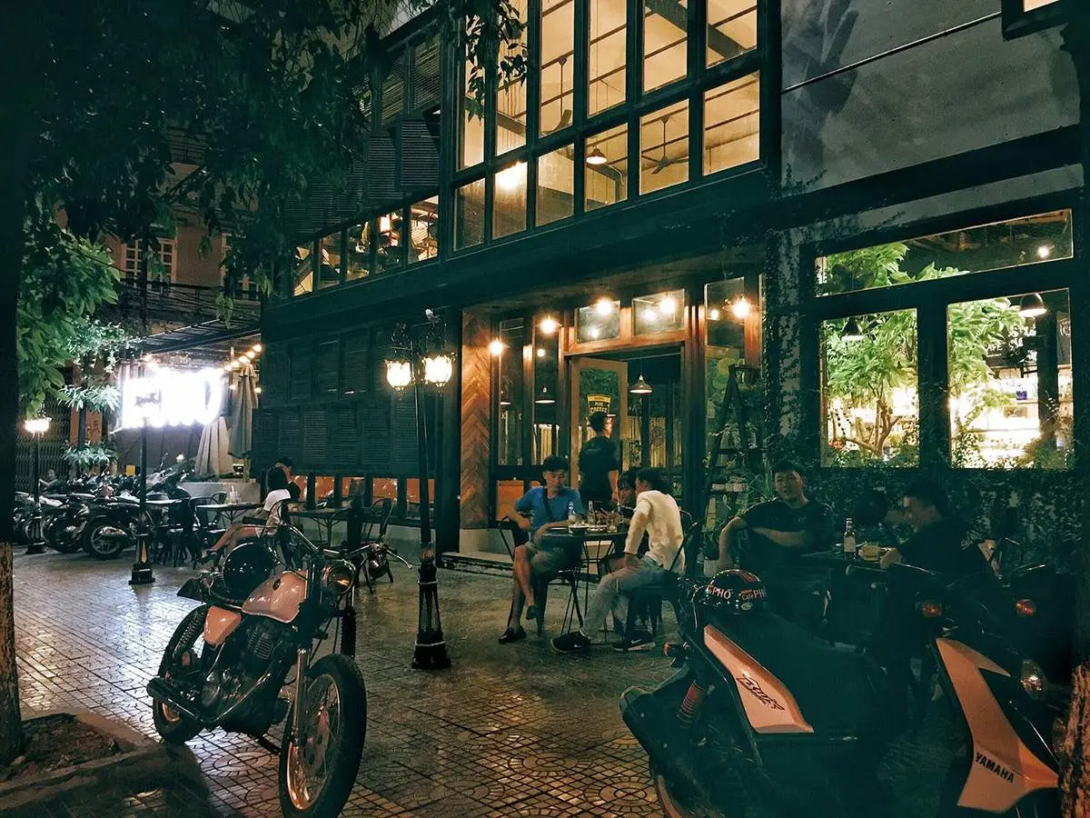 Mono caf&eacute; v&agrave; kh&ocirc;ng gian c&agrave; ph&ecirc; thanh b&igrave;nh, tĩnh lặng 5