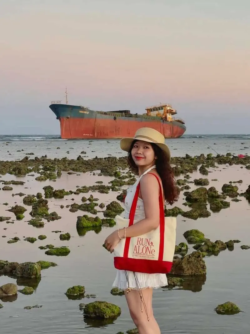 Check-in con t&agrave;u mắc cạn Ninh Thuận si&ecirc;u h&uacute;t kh&aacute;ch 9