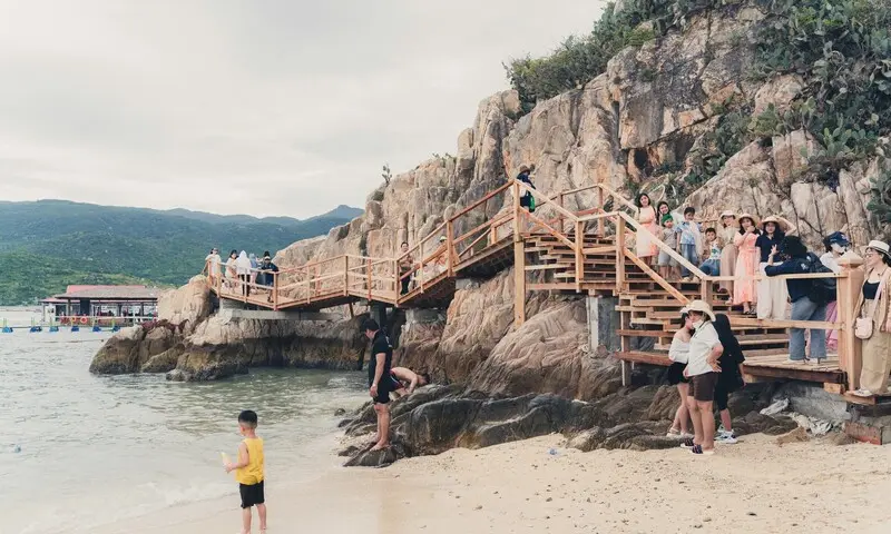 Kh&aacute;m ph&aacute; b&atilde;i C&oacute;c Vĩnh Hy, vi&ecirc;n ngọc xanh tuyệt đẹp của Ninh Thuận 2
