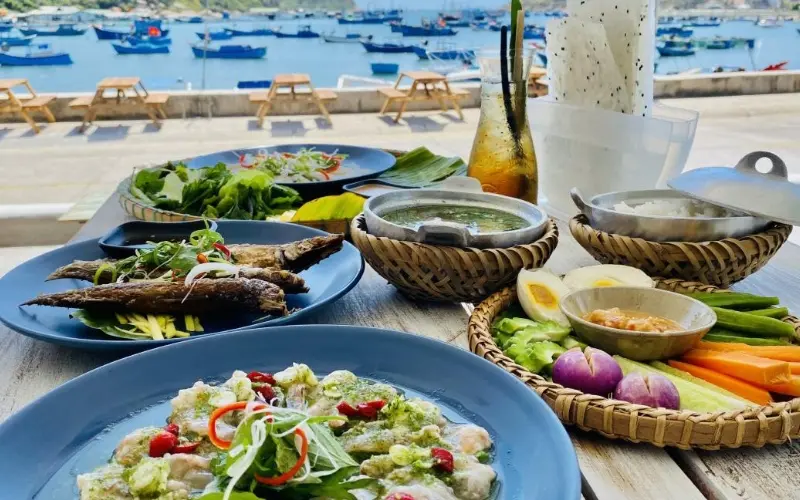 Khám phá vịnh Vĩnh Hy: Viên ngọc xanh hoang sơ ở Ninh Thuận 9