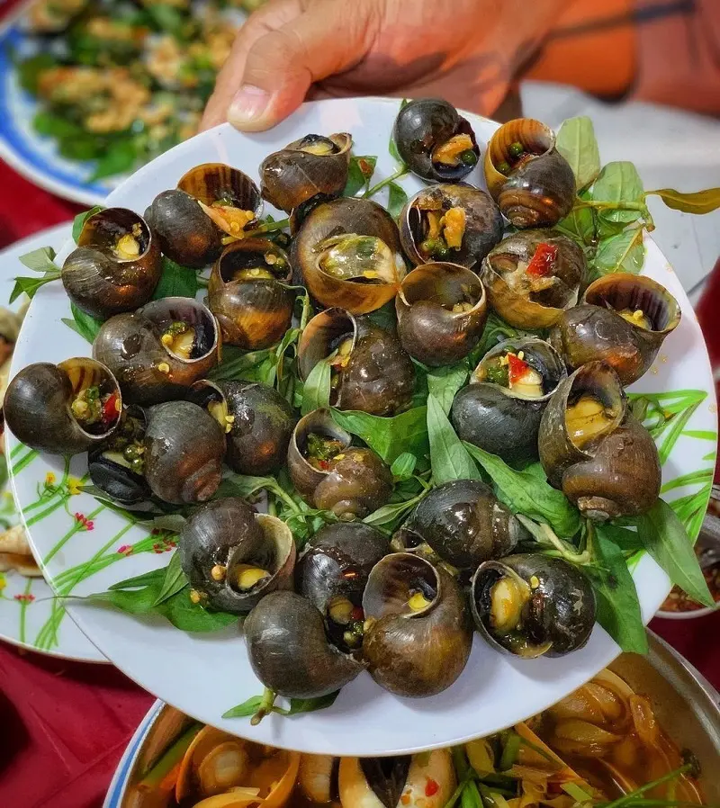 Ăn thử hải sản nướng bán rong trên bờ biển Phan Thiết thơ mộng
