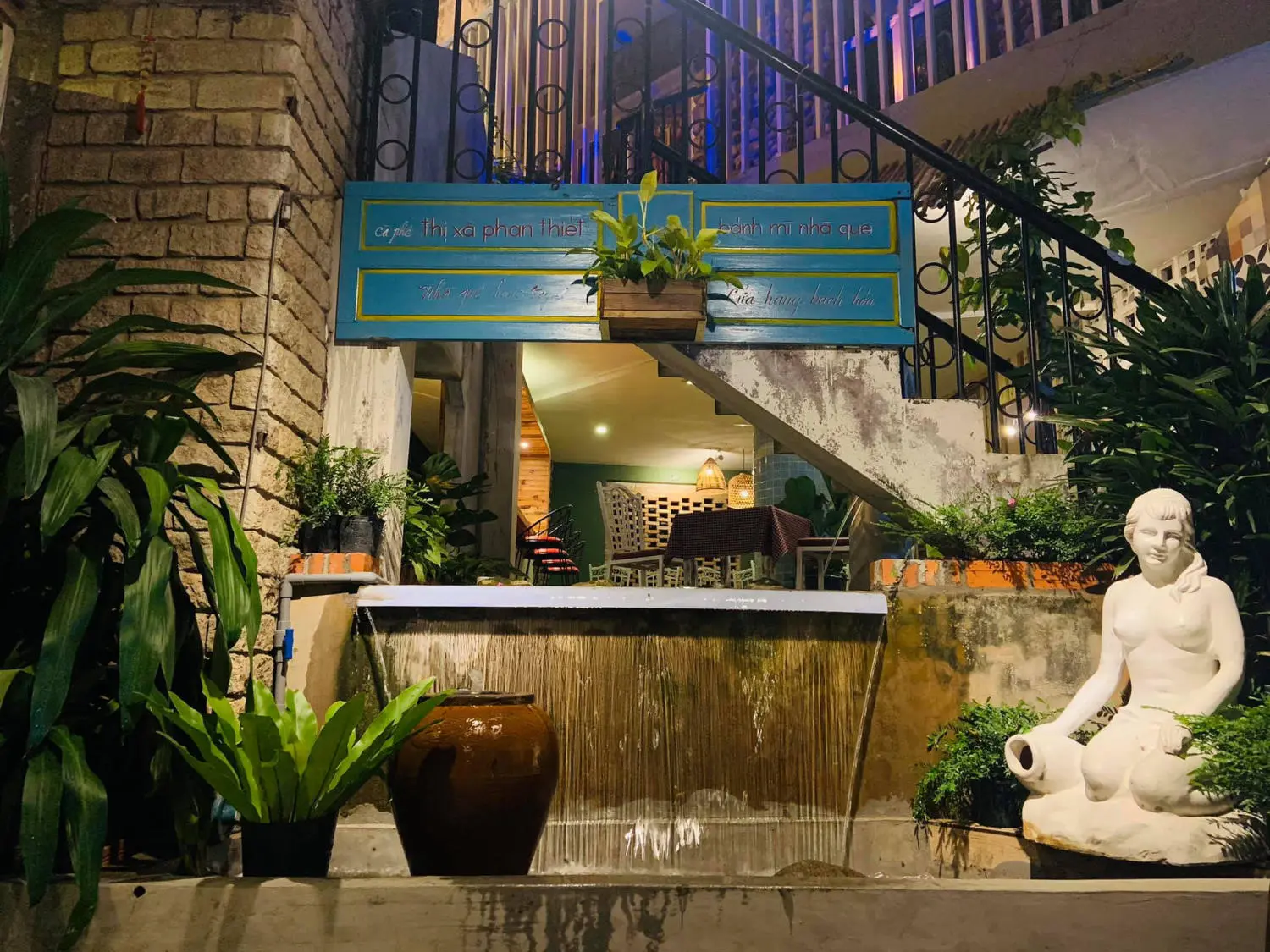 Đến C&agrave; ph&ecirc; thị x&atilde; Phan Thiết chi&ecirc;m ngưỡng th&agrave;nh phố tuyệt đẹp về đ&ecirc;m 8