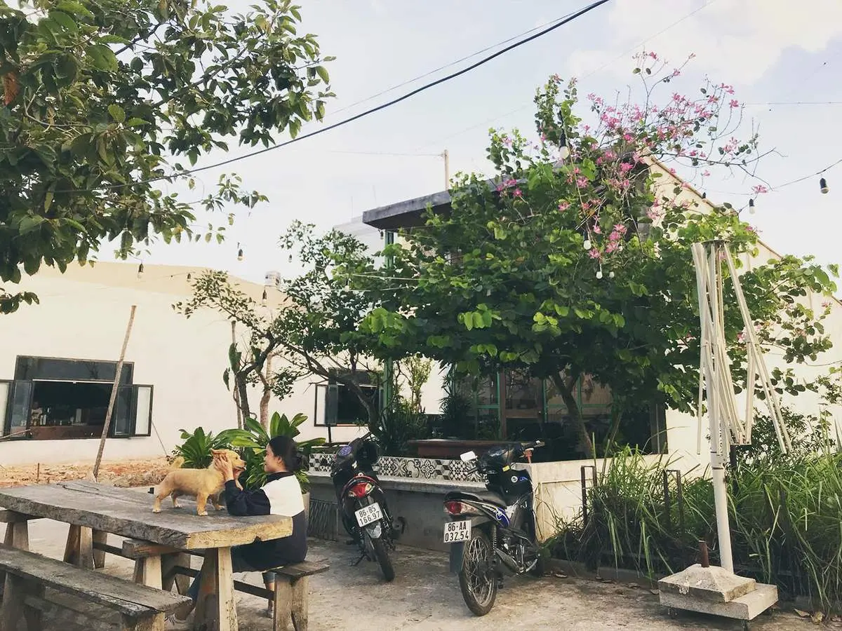 Kh&aacute;m ph&aacute; kh&ocirc;ng gian xanh m&aacute;t tại A Little Thing Bistro 2