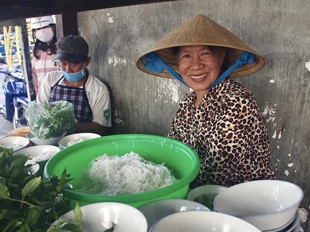 Kh&aacute;m ph&aacute; qu&aacute;n b&uacute;n b&ograve; rau răm gia truyền giữa l&ograve;ng th&agrave;nh phố Phan Thiết 5