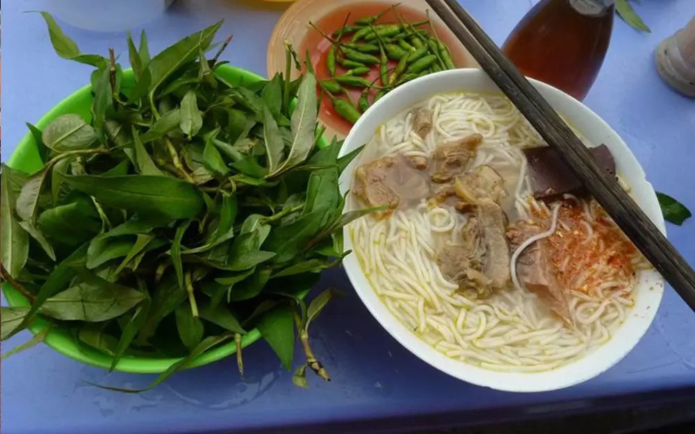 Kh&aacute;m ph&aacute; qu&aacute;n b&uacute;n b&ograve; rau răm gia truyền giữa l&ograve;ng th&agrave;nh phố Phan Thiết 3