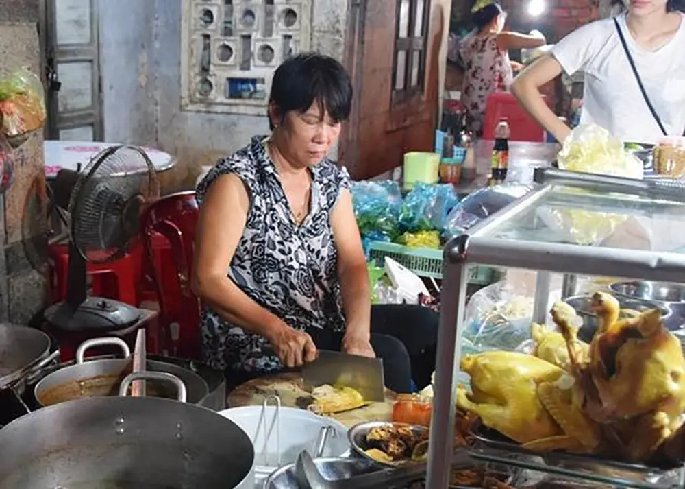 Khám phá quán mì quảng không tên ở Mũi Né 3