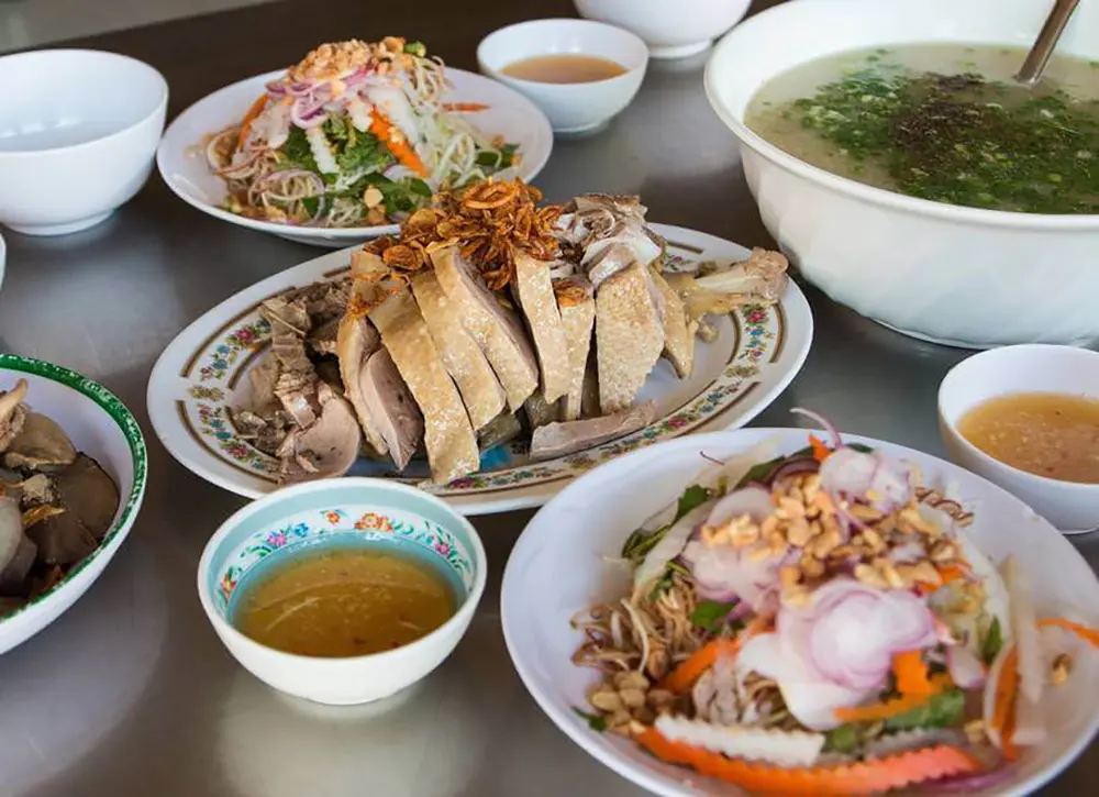 Khám phá quán mì quảng không tên ở Mũi Né 6