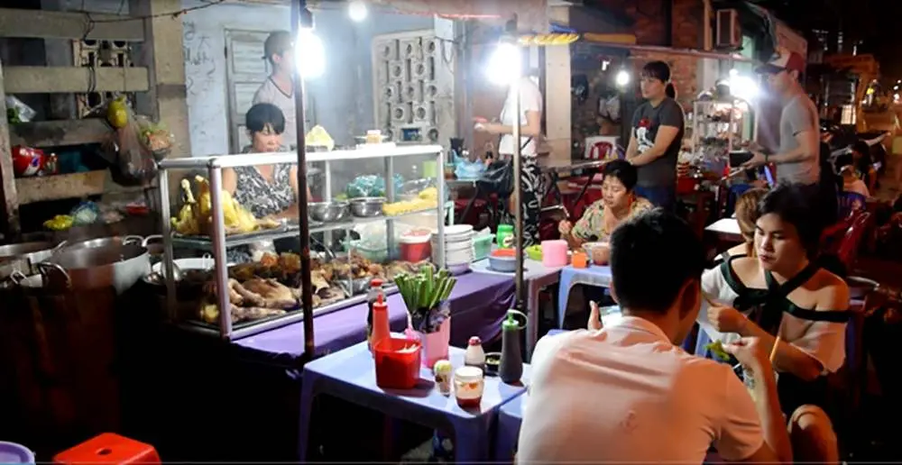 Khám phá quán mì quảng không tên ở Mũi Né 2