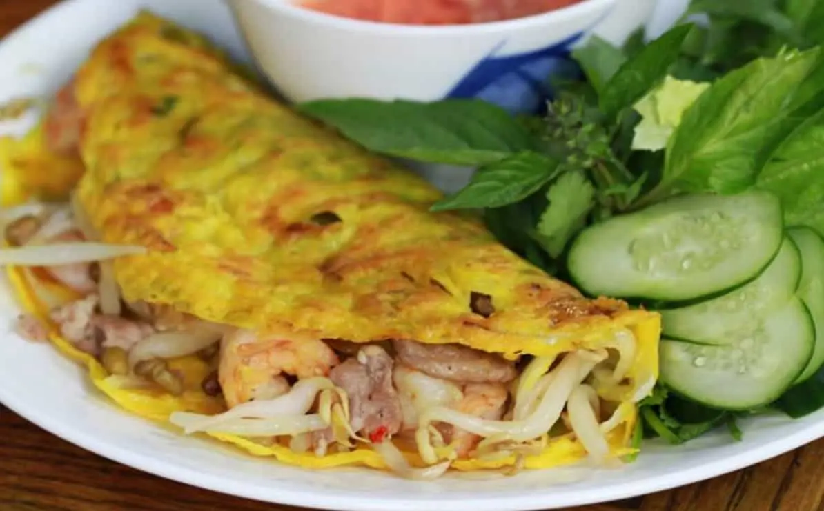 M&oacute;n b&aacute;nh x&egrave;o ăn trong t&ocirc; độc đ&aacute;o ở Phan Thiết 3