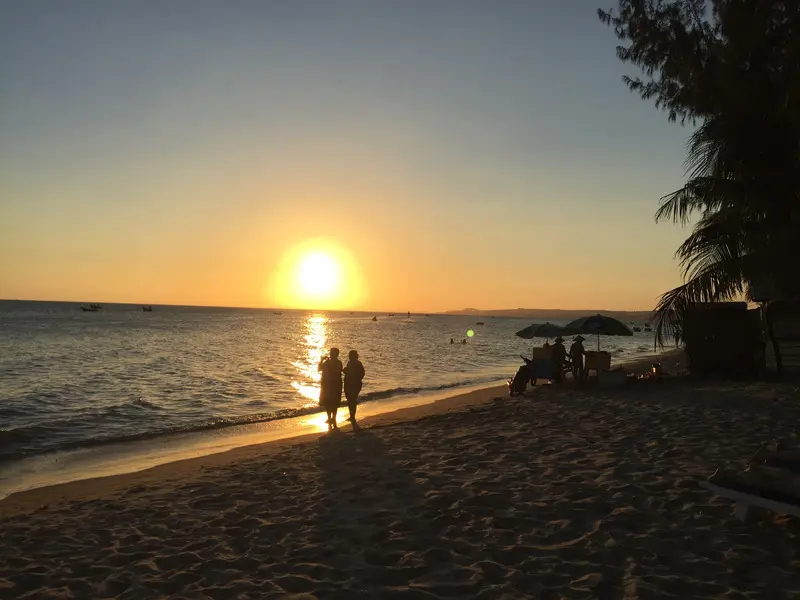 B&atilde;i biển H&agrave;m Tiến, n&agrave;ng thơ giữa miền c&aacute;t trắng Phan Thiết 2
