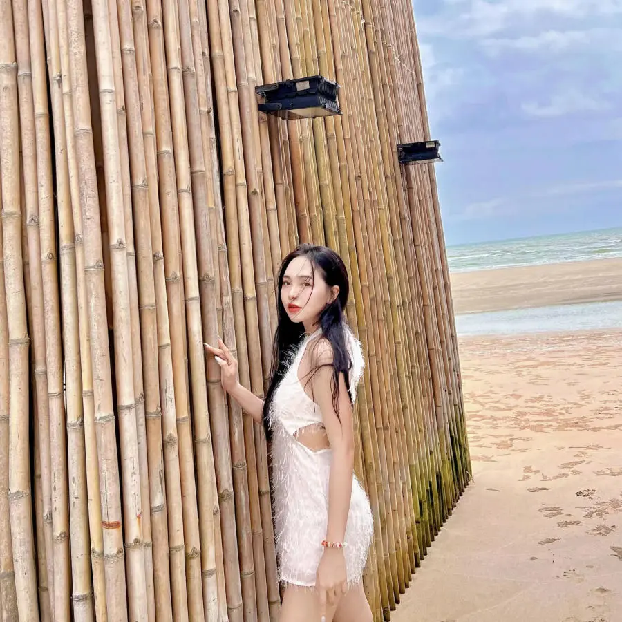 Kh&aacute;m ph&aacute; Hola Beach cực chill c&ugrave;ng c&ocirc; n&agrave;ng Hứa Thảo Nguy&ecirc;n 5